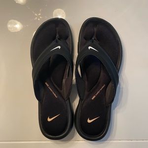 Women’s size 10 Nike Flip Flops